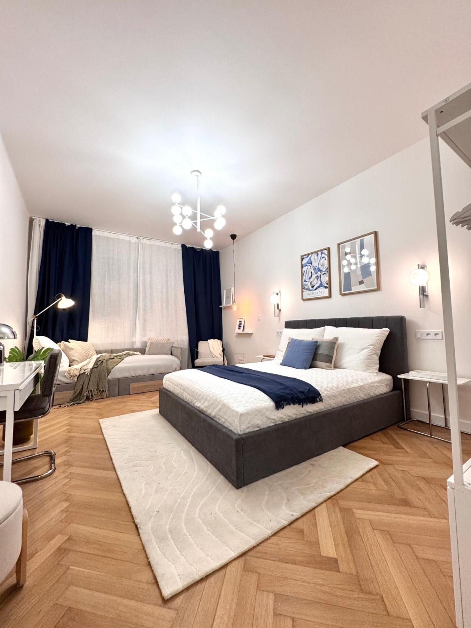 National Theatre With 2 Bathrooms Center Apartment