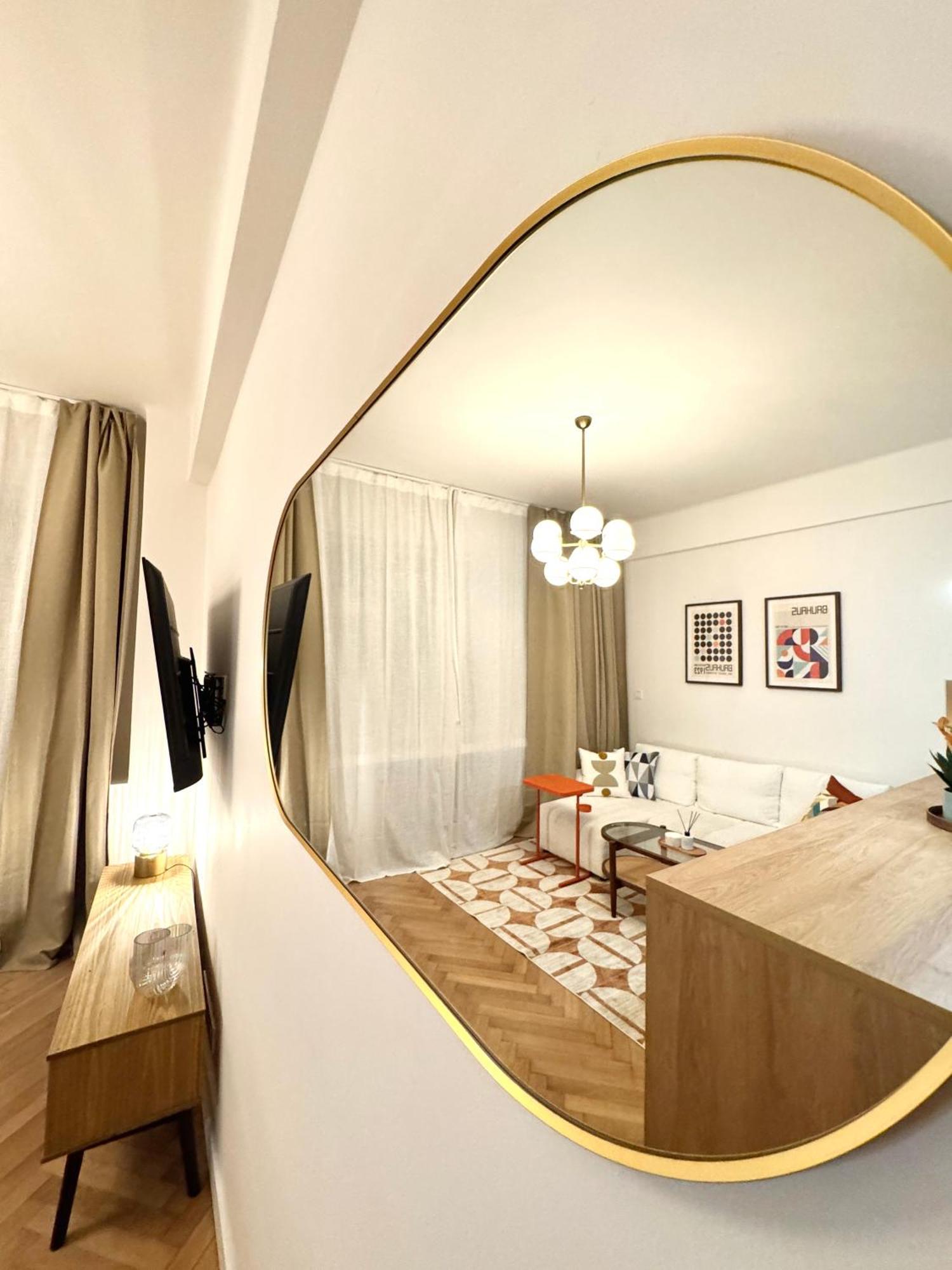 National Theatre With 2 Bathrooms Center Apartment
