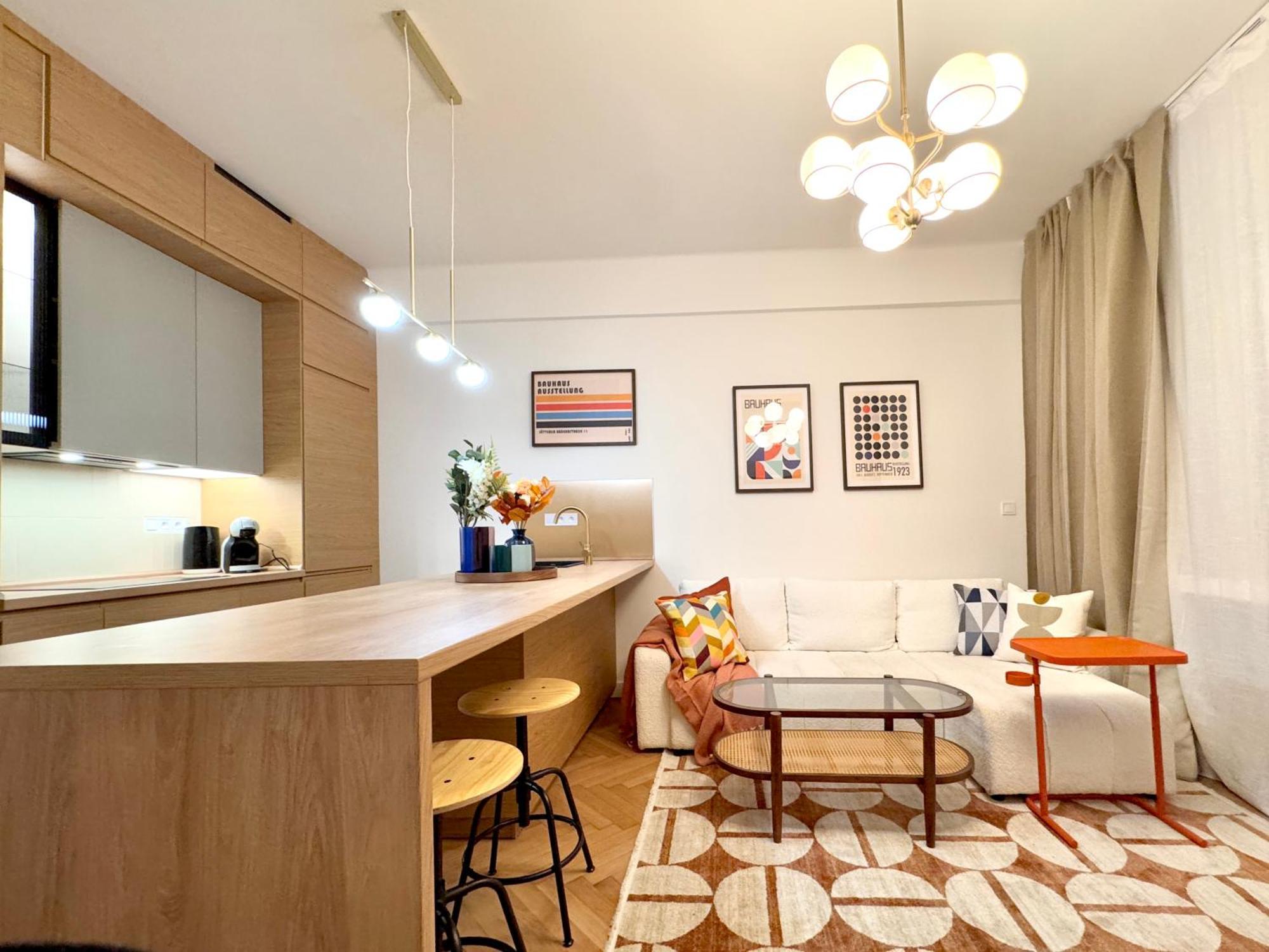 National Theatre With 2 Bathrooms Center Apartment