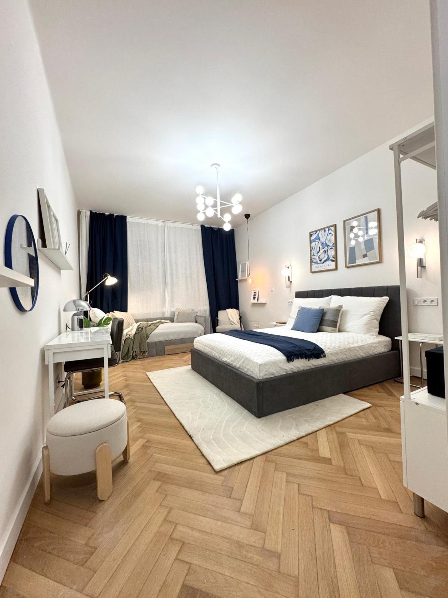 National Theatre With 2 Bathrooms Center Apartment